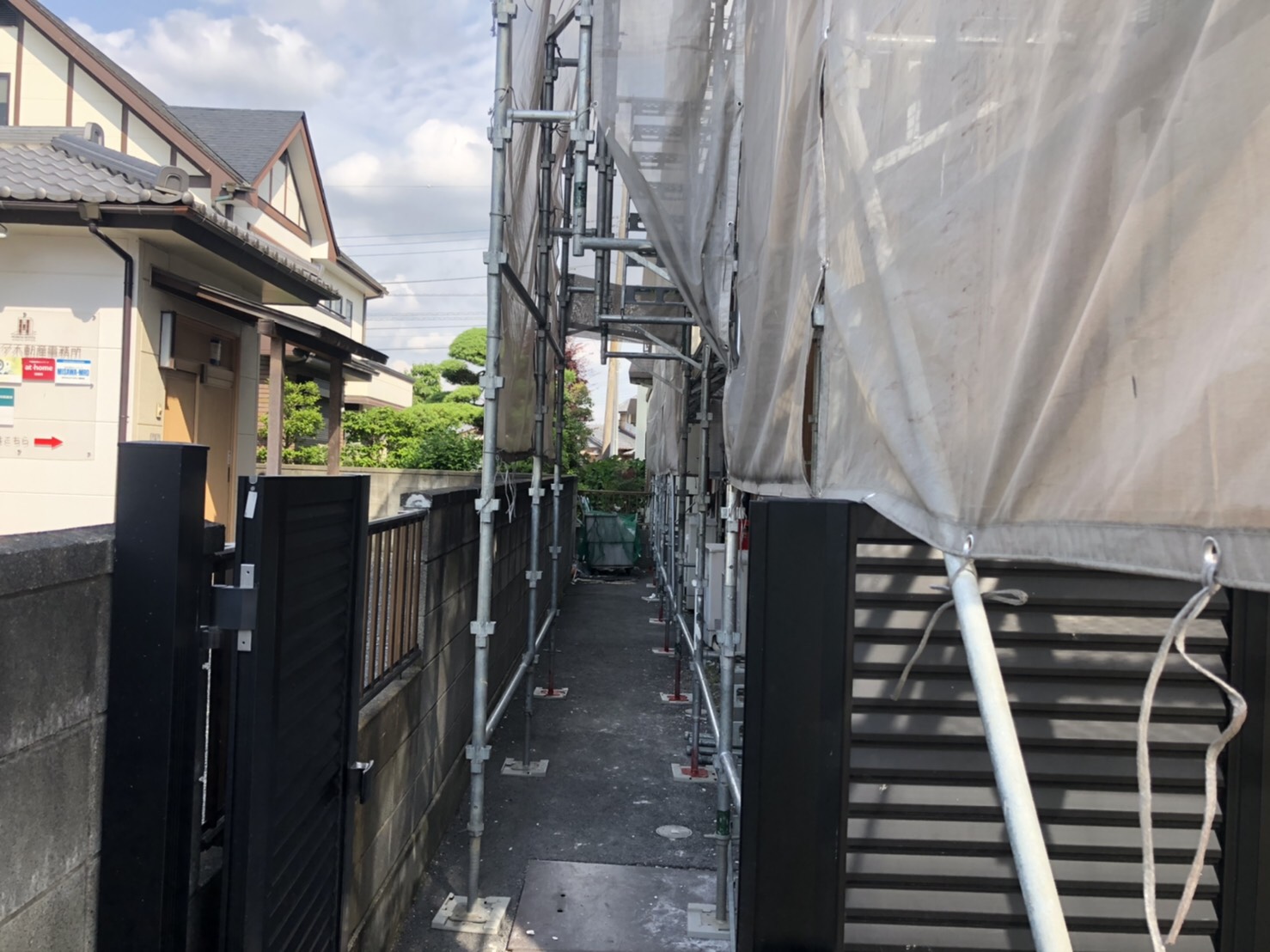 六月　本庄市　足場組立て
