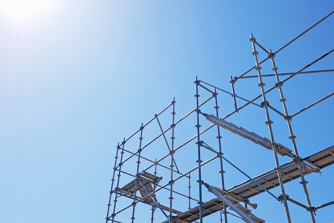 空と足場